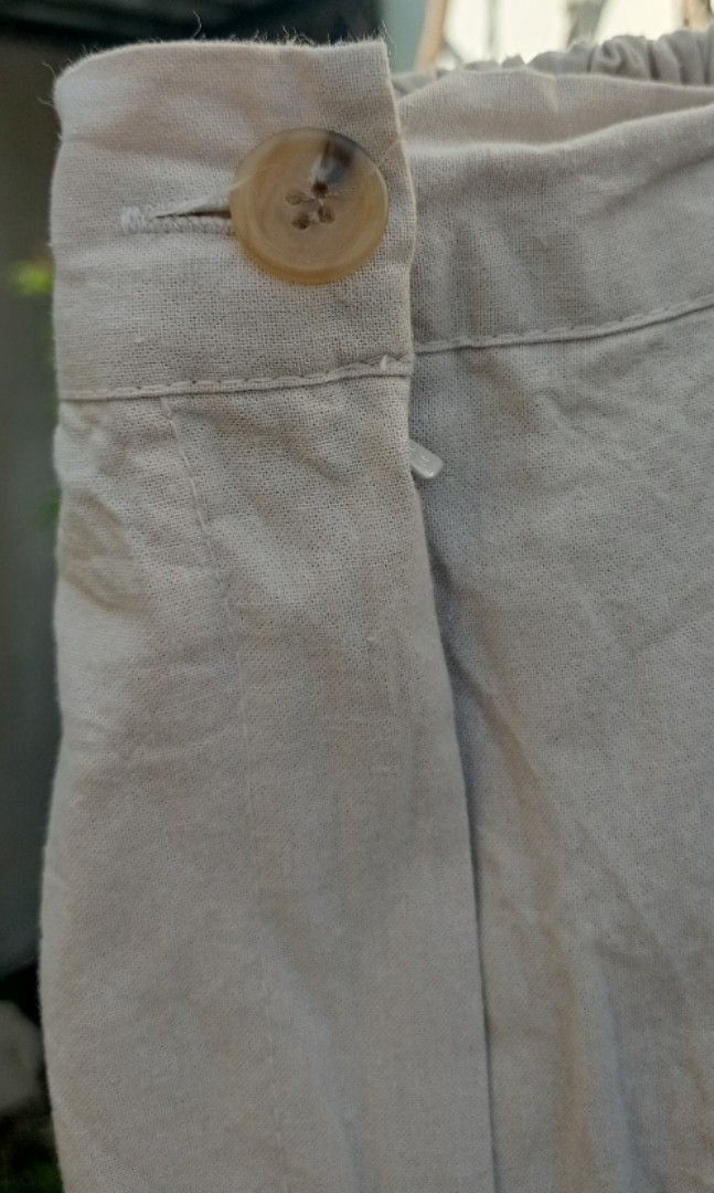 Oat Linen maxi skirt (Category: Skirts) located in Davao. Submitted by kannikasok1987 (Listing ID 1469398408, Image 3). Description: Wd Side pocket Waist 24-28 (garterize) L 32 good as new.