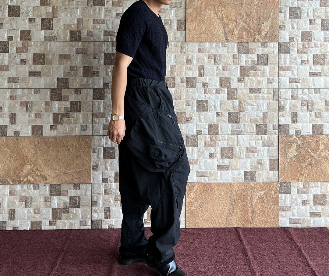 OCTO GAMBOL - GORPCORE MULTI POCKET PANTS (Category: Joggers) located in Bacolod City. Submitted by timelessbyjosh (Listing ID 1469409785, Image 3). Description: BEST FOR GORPCORE & OUTDOOR OUTFITS SIZE : XL ACTUAL COLOR : BLACK COLOR RATE : 10 OUT OF 10 CONDITION : NEAR NEW MATERIAL : 100 % POLYESTER MADE IN : CHINA FLAWS : NONE DIMENSIONS WAIST - 35 LENGTH - 37 THIGH - 16 LEG OPENING - 8 MEASUREMENT TAKEN WHILE LAYING FLAT. PLEASE COMPARE THE M