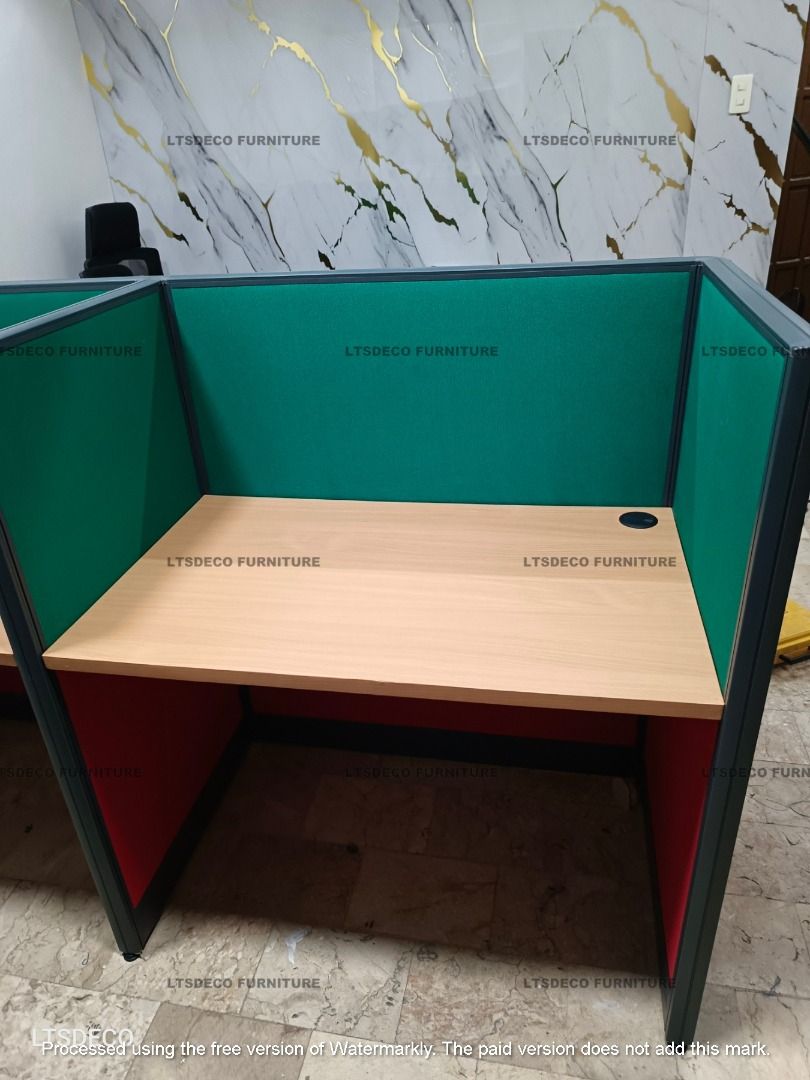 Office Cubicle Workstation Desk with Green Partitions Office Partition ...