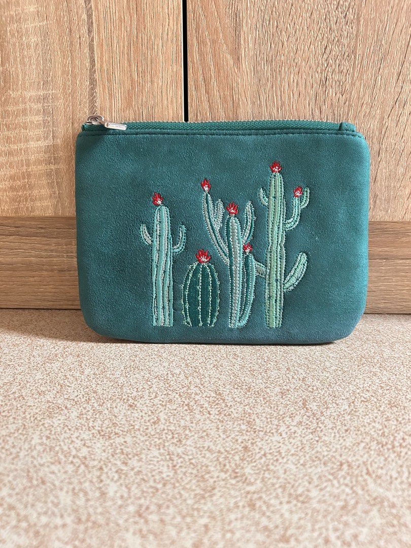 Old Navy Pouch/Card Holder (Category: Purses & Pouches) located in Puerto Princesa. Submitted by kanejela (Listing ID 1469433619, Image 1). Description: Brand new.