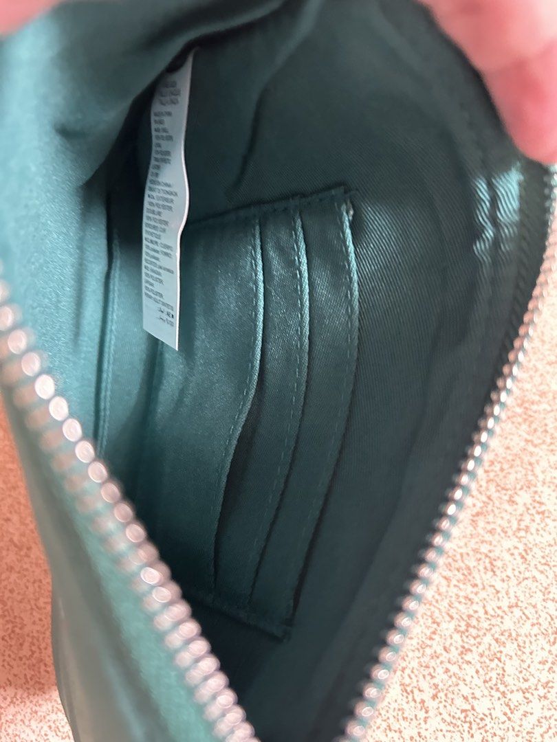 Old Navy Pouch/Card Holder (Category: Purses & Pouches) located in Puerto Princesa. Submitted by kanejela (Listing ID 1469433619, Image 2). Description: Brand new.