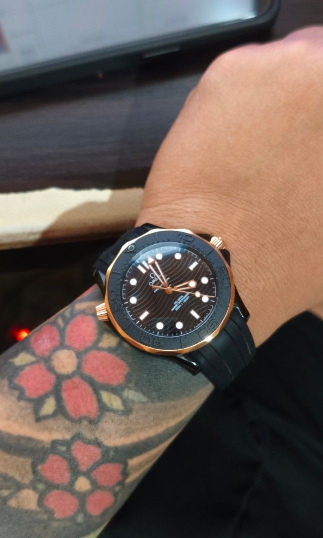 Omega Sea master black ceramic (Category: Men's Watches) located in Manila. Submitted by vegasjoh (Listing ID 1469464778, Image 2). Description: This is a Omega Mod , parts are premium and this is a very hard to find one.