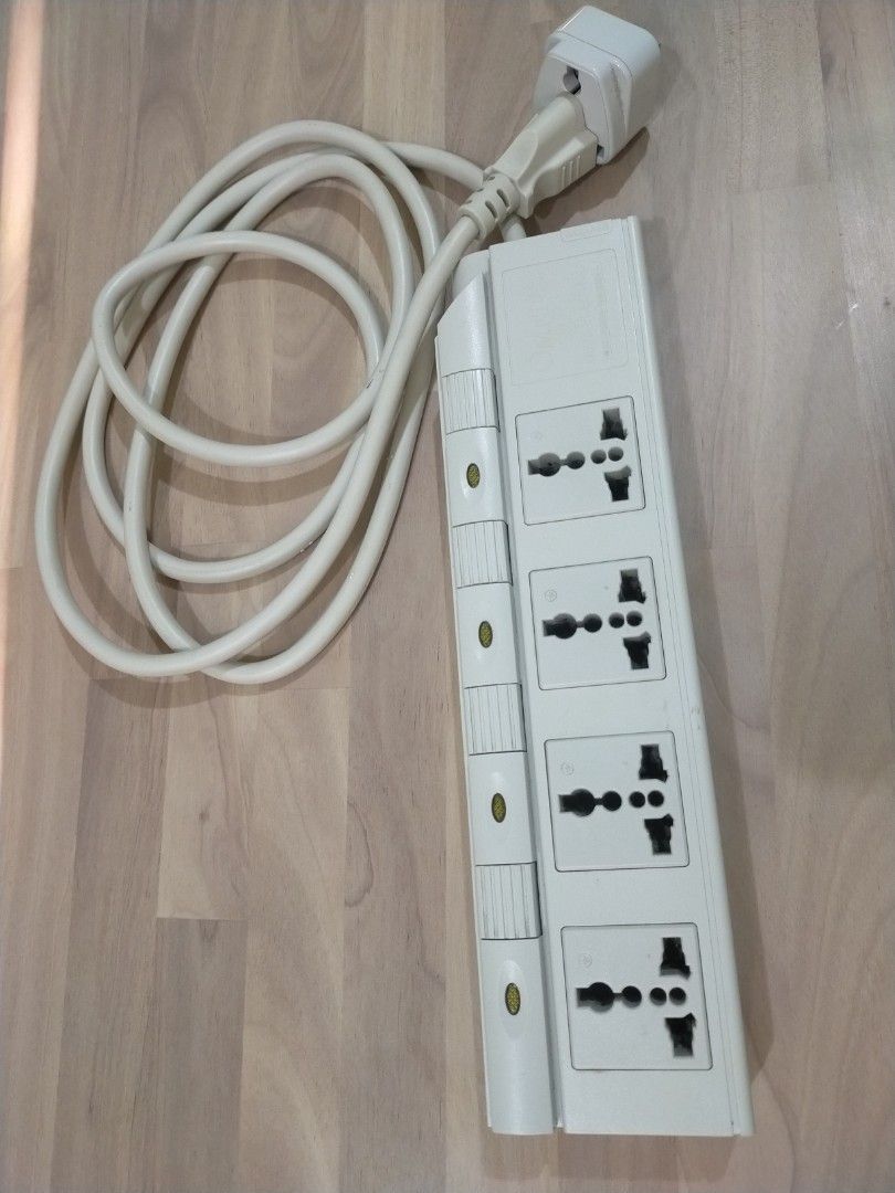 OMNI 4 - gang extension (Category: Other Accessories) located in Makati City. Submitted by braveandbold_18 (Listing ID 1469469141, Image 1). Description: rfs: I have 2 of these and I don't need this. With individual switch No Issue. No flaws. Working perfectly fine. Free adaptor .