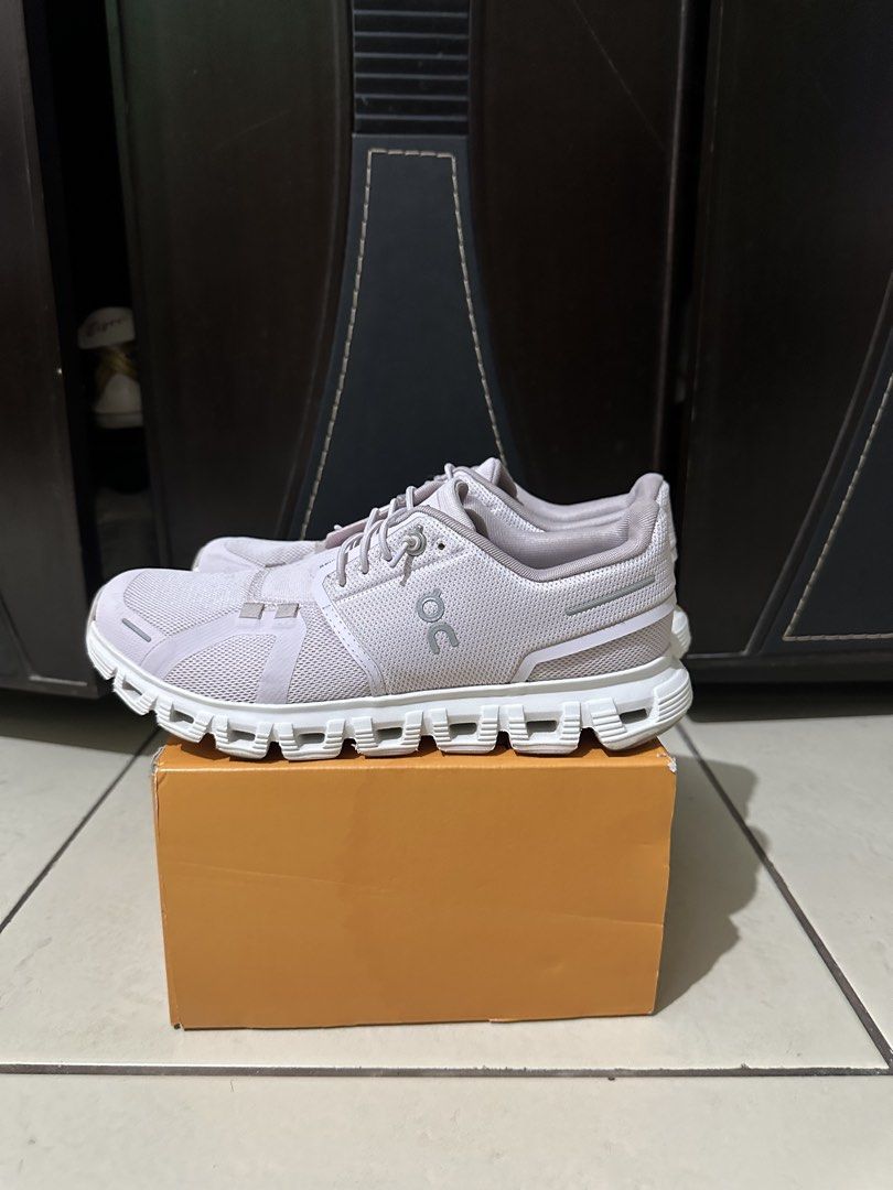 On Cloud 6 (Category: Sneakers) located in Manila. Submitted by kurbym (Listing ID 1469507984, Image 1). Description: On Cloud 6 No box Can Provide more pics Price: 6k Thank you.