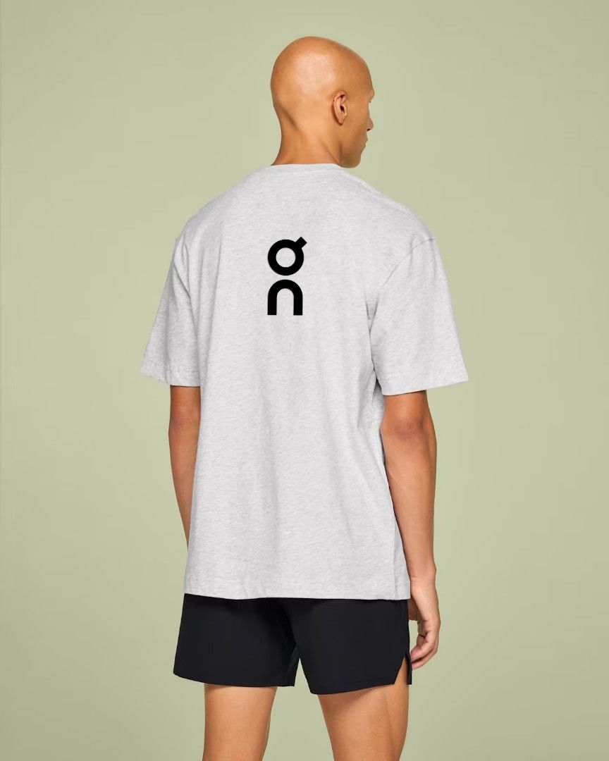 ON CLOUD CLUB T TSHIRT (Category: Activewear) located in Talisay. Submitted by nooooooooooooooooy (Listing ID 1469516024, Image 2). Description: ON CLOUD CLUB T TSHIRT MEDIUM WIDTH 23 LENGTH 28 EXCELLENT NO FLAWS, NEED WASH PM💌💌.