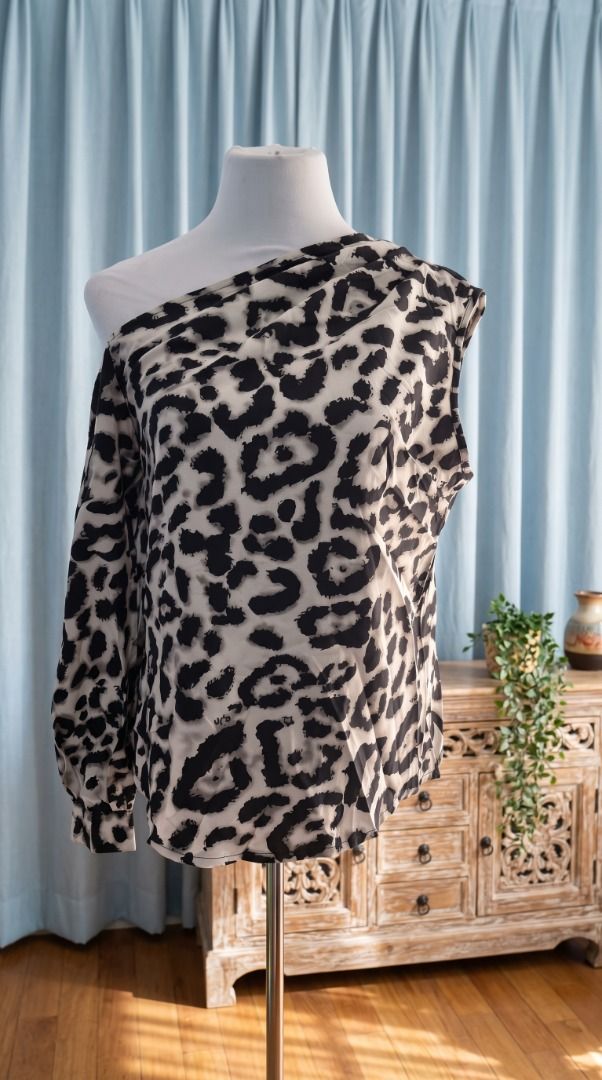One Shoulder Top Shein (Category: Others Tops) located in Las Pinas. Submitted by elnictomasco (Listing ID 1469396325, Image 2). Description: One Shoulder Top Shein Pick up or Shipping: LBC | J&T | Lalamove 📍Las Pinas City, Metro Manila .