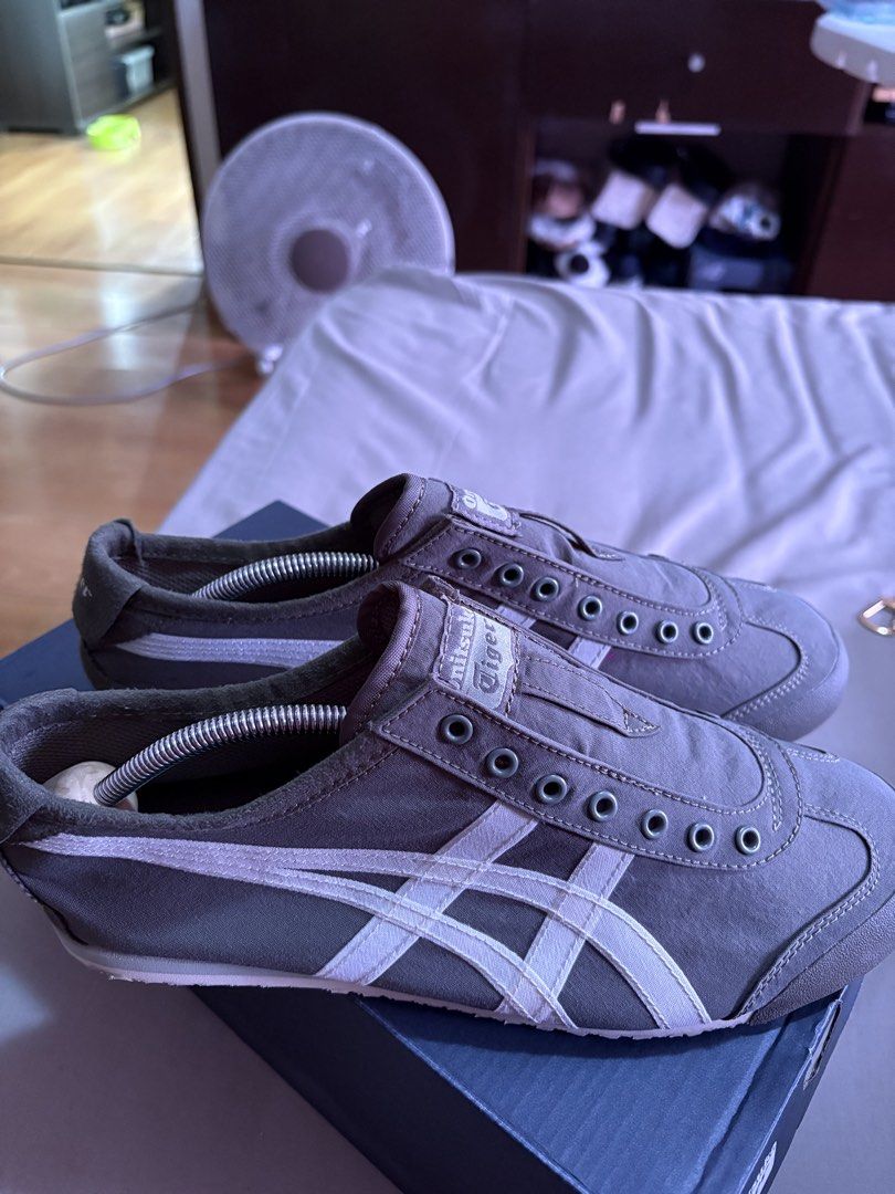 Onitsuka mexico slip on (Category: Sneakers) located in Binan City. Submitted by dabiescloset (Listing ID 1469418855, Image 2). Description: Good as new used 1-2x only want to buy another color. Bought at onitsuka store. Size mens 71/2 ladies us 9 europe 40.5.