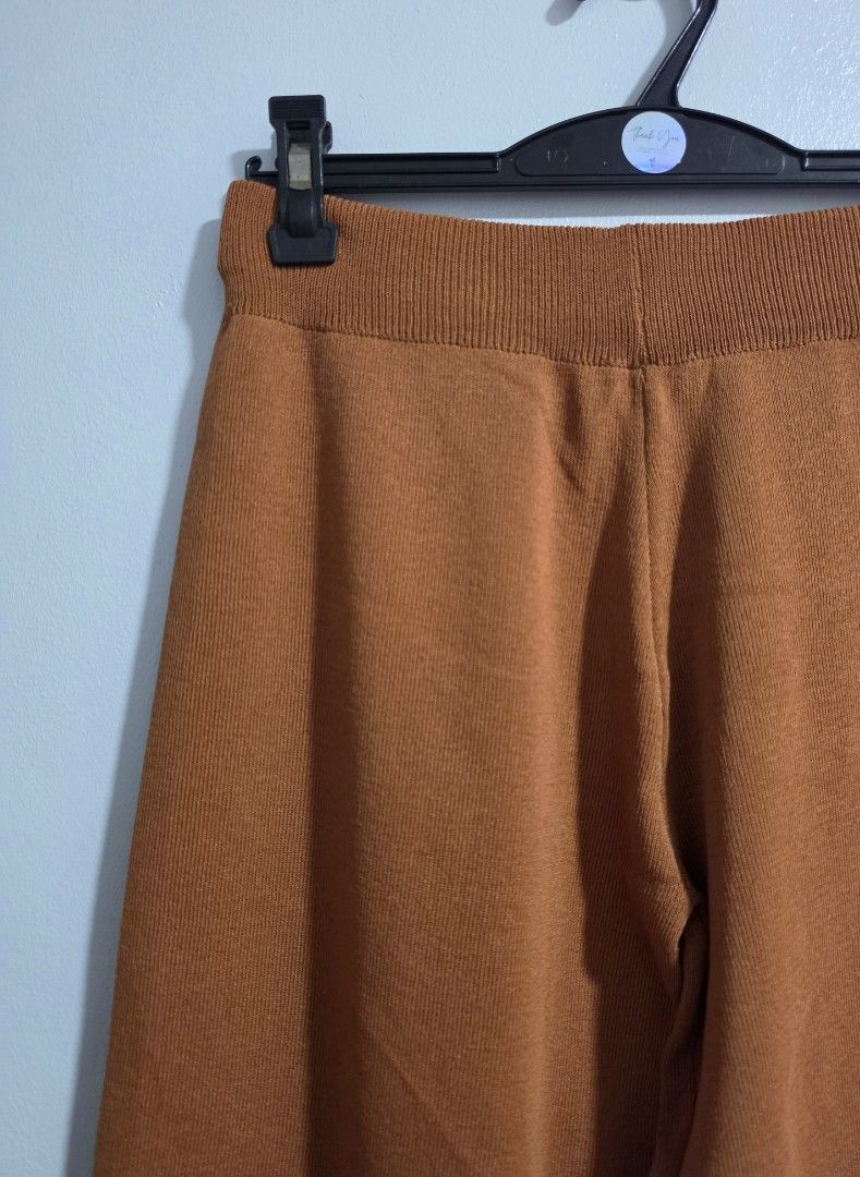 Orange Knit Wide Leg Pants (Category: Jeans) located in Paranaque City. Submitted by franinnashop (Listing ID 1469458868, Image 3). Description: Declutter - Color: Rich orange - Style: Knit wide-leg pants - Waistband: Elastic ribbed waistband for a comfortable stretch - Best for: Lounging, casual wear, and running errands - Waist: 25-34 inches - Length: 34 inches - Inseam: 25 inches - Condition: Excellent.