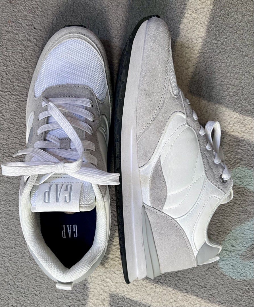 ORIG GAP RETRO RUNNER SNEAKERS (Category: Sneakers) located in Samal. Submitted by louieanne169895 (Listing ID 1469407197, Image 1). Description: EU-43 US-10.