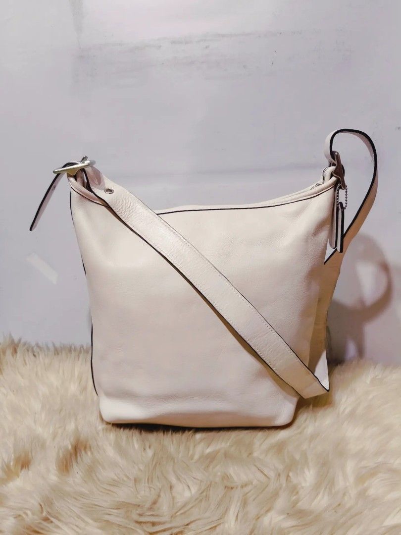 Original COACH bag (Category: Shoulder Bags) located in Cabuyao City. Submitted by secondhand.shop.ph (Listing ID 1469554884, Image 1). Description: Sale❗️Sale❗️Sale❗️ ₱ 1,699 Original COACH Vintage Medium Pure genuine leather 📌First to pay!.