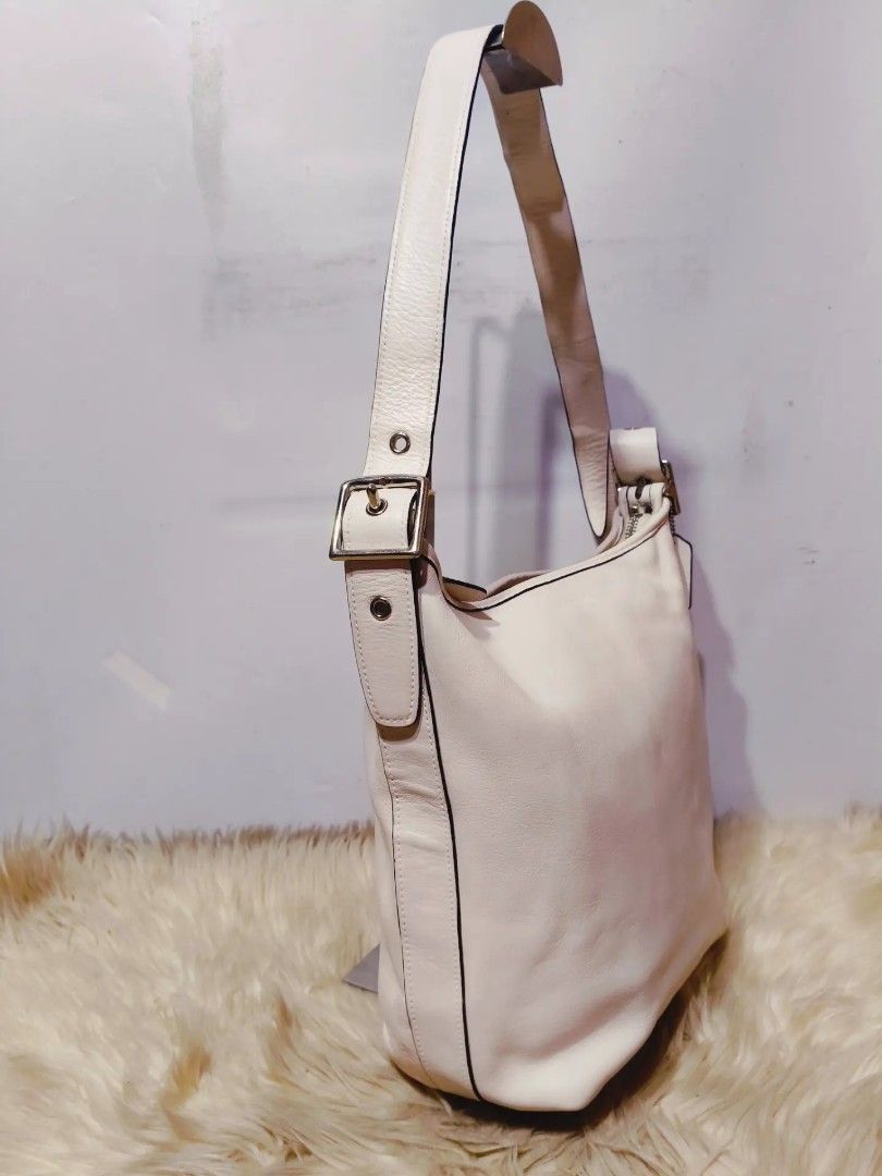 Original COACH bag (Category: Shoulder Bags) located in Cabuyao City. Submitted by secondhand.shop.ph (Listing ID 1469554884, Image 3). Description: Sale❗️Sale❗️Sale❗️ ₱ 1,699 Original COACH Vintage Medium Pure genuine leather 📌First to pay!.