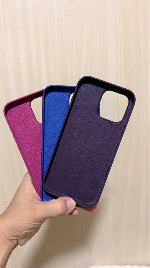 Original Iphone Case for 16 PRO MAX (Category: Cases & Sleeves) located in Manila. Submitted by marixia (Listing ID 1469533811, Image 2). Description: - take all -no box -original phone iphone cases -magnetic Compatible Model: iPhone 16 Pro Max - Material: Premium soft-touch silicone with protective microfiber inner lining - Design: Sleek profile with precise camera cutouts and iconic Apple logo - Colors: Available in multiple shades (Purple, Blu