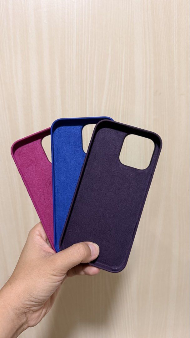 Original Iphone Case for 16 PRO MAX (Category: Cases & Sleeves) located in Manila. Submitted by marixia (Listing ID 1469533811, Image 3). Description: - take all -no box -original phone iphone cases -magnetic Compatible Model: iPhone 16 Pro Max - Material: Premium soft-touch silicone with protective microfiber inner lining - Design: Sleek profile with precise camera cutouts and iconic Apple logo - Colors: Available in multiple shades (Purple, Blu