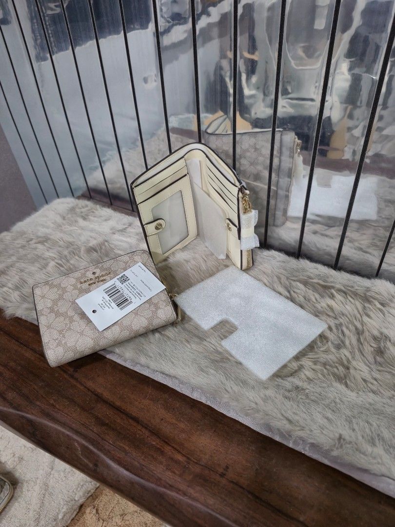 Original Kate Spade Bifold Wallet (Category: Wallets & Card holders) located in Cavite. Submitted by chaellebrandsluxe (Listing ID 1469482022, Image 1). Description: What you see is what you get.