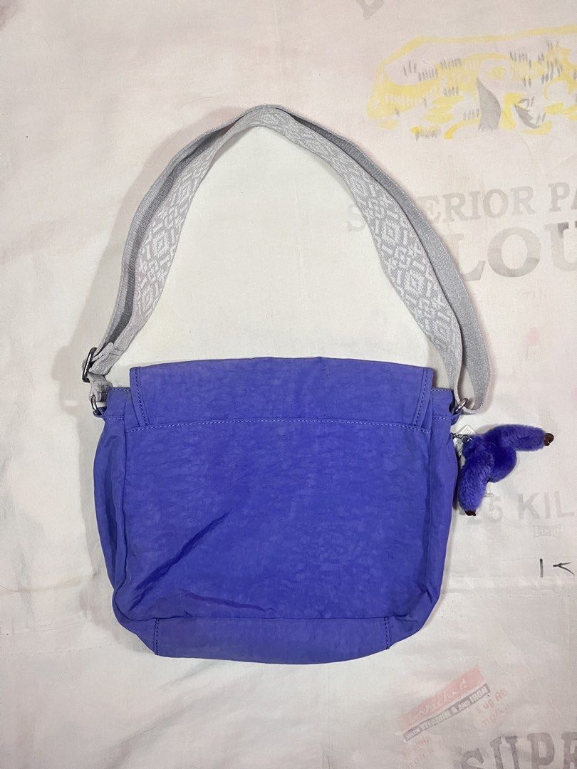 Original Kipling sling bag (Category: Cross-body Bags) located in Cabuyao City. Submitted by annebueno (Listing ID 1469426329, Image 2). Description: - Very thick strap - galing US - very minor flaws doesn’t affect functionality.
