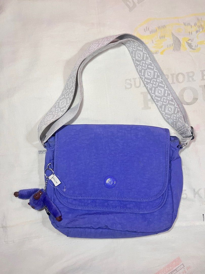 Original Kipling sling bag (Category: Cross-body Bags) located in Cabuyao City. Submitted by annebueno (Listing ID 1469426329, Image 1). Description: - Very thick strap - galing US - very minor flaws doesn’t affect functionality.