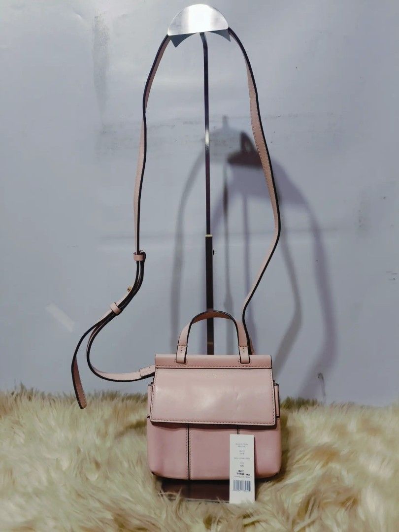 Original Tory Burch (Category: Shoulder Bags) located in Cabuyao City. Submitted by secondhand.shop.ph (Listing ID 1469557484, Image 1). Description: Sale❗️Sale❗️Sale❗️ ₱ 1,980 Tory Burch small shell Pink Gold hardwares Pure genuine leather 📌First to pay!.