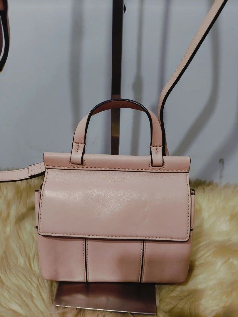 Original Tory Burch (Category: Shoulder Bags) located in Cabuyao City. Submitted by secondhand.shop.ph (Listing ID 1469557484, Image 3). Description: Sale❗️Sale❗️Sale❗️ ₱ 1,980 Tory Burch small shell Pink Gold hardwares Pure genuine leather 📌First to pay!.