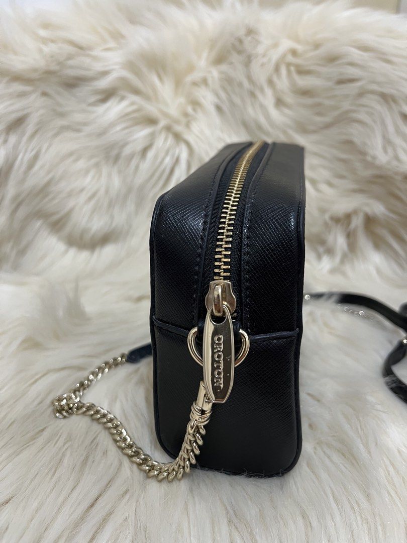 Oroton Black Crossbody Camera Bag with Chain Strap (Category: Cross-body Bags) located in Naga. Submitted by ownlineshopp (Listing ID 1469504209, Image 2). Description: - Brand: Oroton - Style: Sling bag - Material: Premium pebbled leather - Color: Classic black with elegant gold-tone hardware - Closure: Secure zip top - Strap: Removable strap featuring a stylish mix of chain links and leather - Branding: Subtle gold embossed logo on the front - 