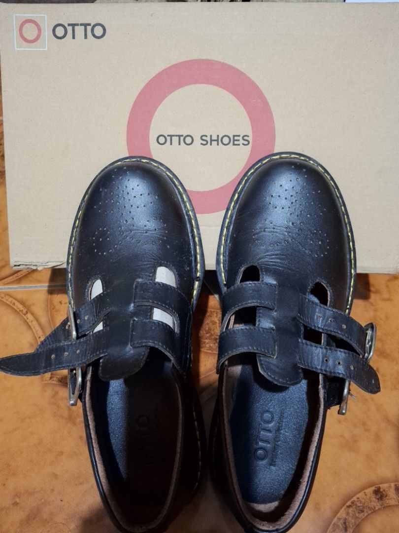 OTTO SHOES (Category: Loafers) located in Quezon City. Submitted by shekaye (Listing ID 1469552493, Image 2). Description: FOR SALE!! OTTO BLACK SHOES!!! BOUGHT FOR 1,898 PESOS VIA SHOPPEE and selling it for 1,400 pesos - RFS: SIZE TOO BIG FOR ME - WORN ONCE, (NATAMBAK NALANG TALAGA) - I STILL HAVE THE BOX AND THE RECEIPT DELIVERY FEES LUZON: 150 VISAYAS: 115 MINDANAO: 95.
