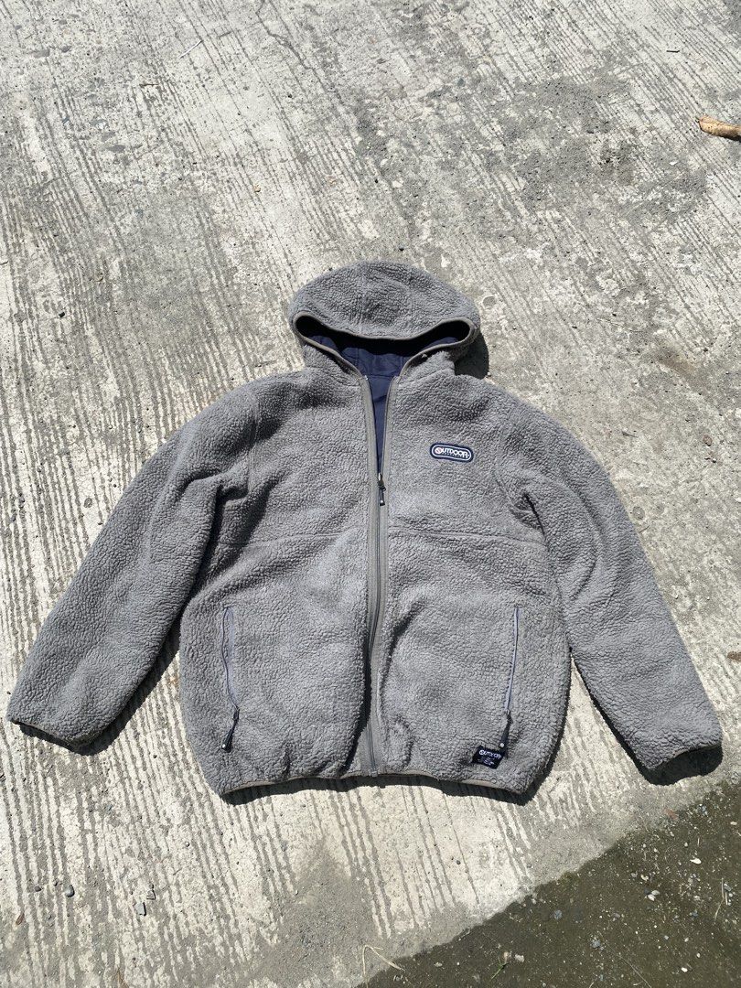 OUTDOOR REVERSIBLE (Category: Coats, Jackets and Outerwear) located in Caloocan City. Submitted by krispythrift082828 (Listing ID 1469398858, Image 2). Description: Size XL Excellent condition.