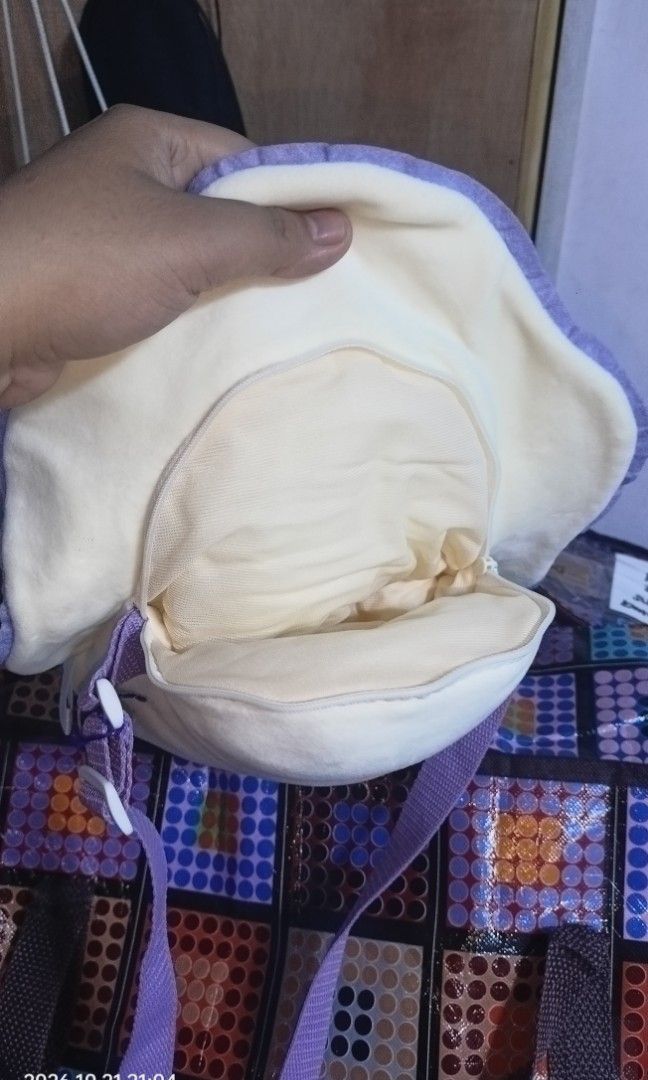 Oyster Yell Sling String Bag (Category: Sling Bags) located in Bacoor. Submitted by raket_projects (Listing ID 1469518946, Image 3). Description: P350 only Oyster Yell Plushie Sling String Bag 🩷 as is wyswyg 🩷 clean and fresh 🫧 🩷 with clear etiketa.