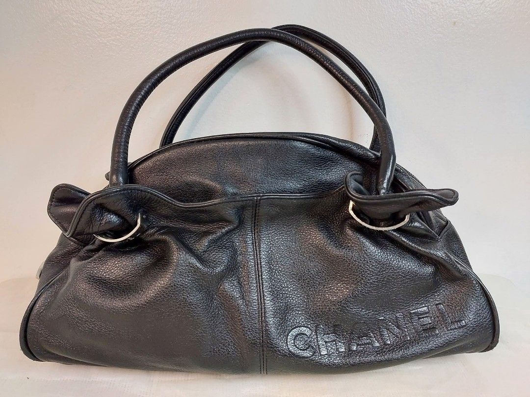 P2,000 only # 24070 - handbag (Category: Tote Bags) located in Cagayan de Oro. Submitted by jocelynt483 (Listing ID 1469411068, Image 2). Description: P2,000 only # 24070 - handbag.