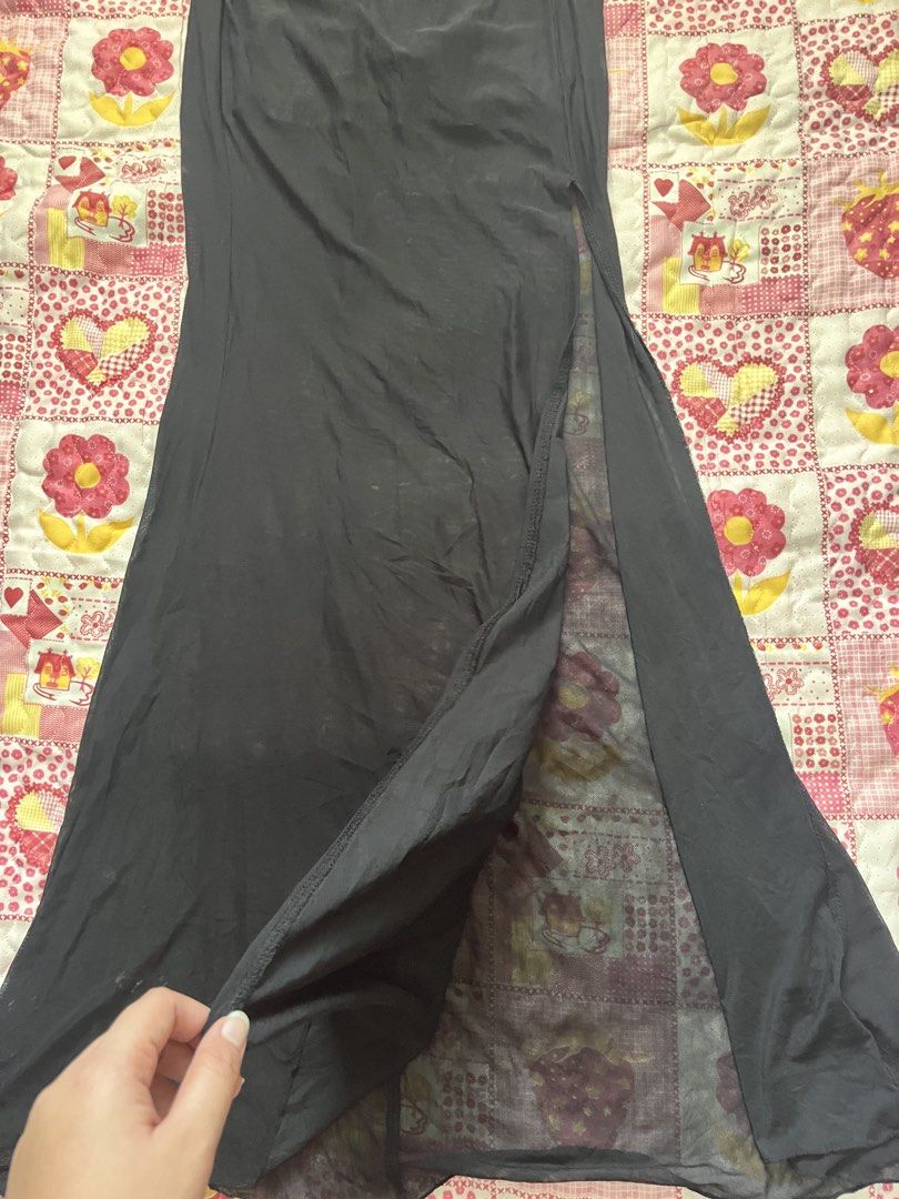 Padded gothic long maxi dress with slit (Category: Dresses) located in Davao. Submitted by lovedfaerie (Listing ID 1469527432, Image 3). Description: Its giving elvira vibes TT mesh but not see through as it has inner lining. Vv body hugging!!!!! Worth it i swearrrr Size xs-s.