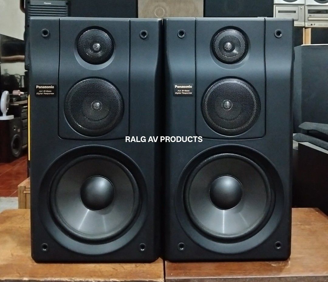 PANASONIC 3 WAY BIG BOOKSHELF SPEAKER (Category: Soundbars, Speakers & Amplifiers) located in Bulacan. Submitted by ronald277077025 (Listing ID 1469459148, Image 1). Description: PANASONIC 3 WAY BIG BOOKSHELF SPEAKERS SB-CH700 100 WATTS 6 OHMS 6.5" CONE WOOFER HI FI MIDRANGE DOME TYPE TWEETER BASS REFLEX ALL ORIGINAL DRIVERS MADE IN JAPAN DIMENSIONS: W20.5 x H38 x D27.5 cm Location: Sta Maria Bulacan Shipping at buyers expense.