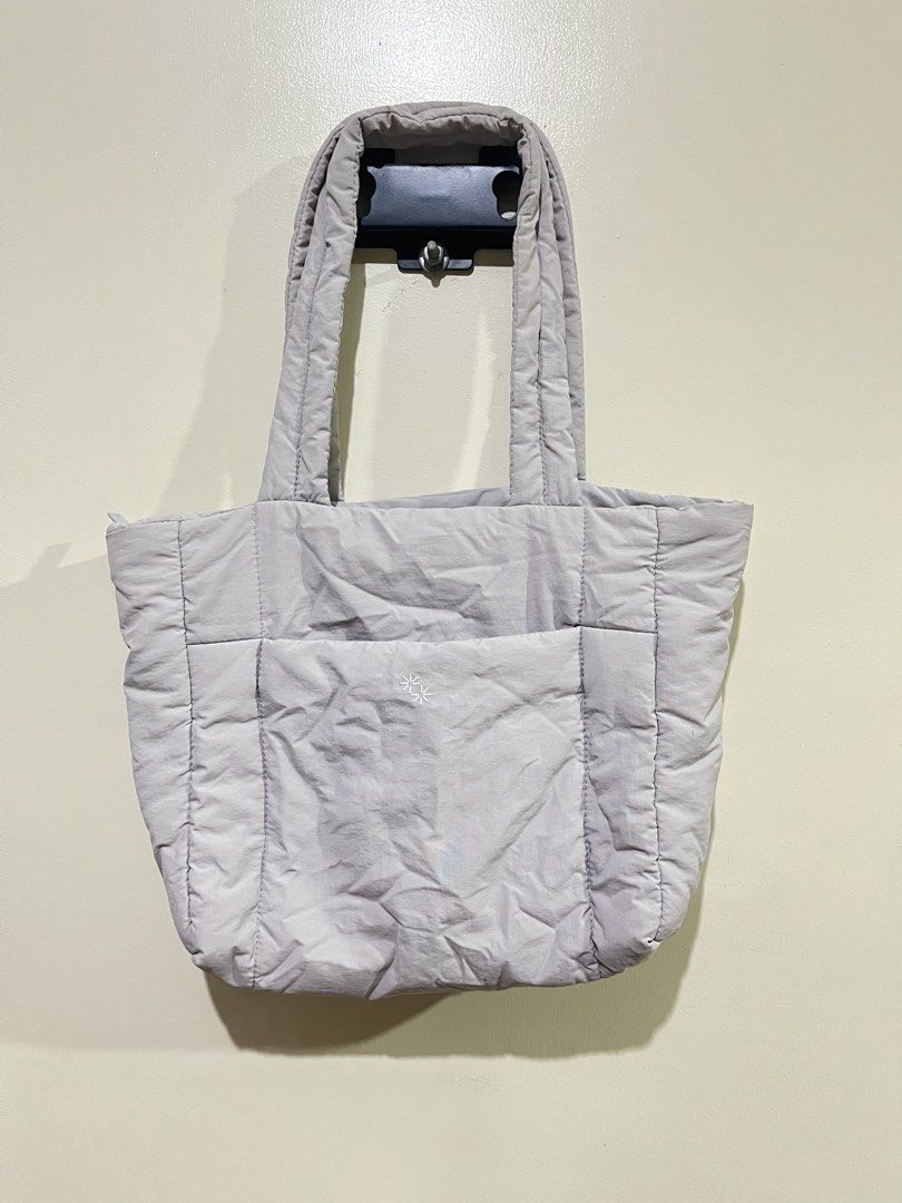 Paper Bunny Puffer Shopper Tote (Category: Shoulder Bags) located in Taguig. Submitted by lil.ac (Listing ID 1469409251, Image 1). Description: Bought from Singapore. No issues. Stitches and lining remain intact.