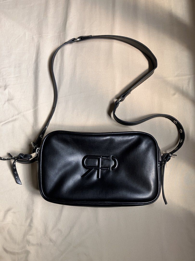 Parfois bag (Category: Cross-body Bags) located in Amadeo. Submitted by quickphoenix.021 (Listing ID 1469424037, Image 1). Description: Parfois Black Leather Crossbody Bag Description: Parfois black leather crossbody bag 🖤 ✨ Rarely used / naka-stock lang ✨ Multiple compartments ✨ Good overall condition ⚠️ May ilang peeling/bakbak sa leather due to storage. Please check photos for actual condition. Selling as is. 💰 ₱700 slightly negotiable.