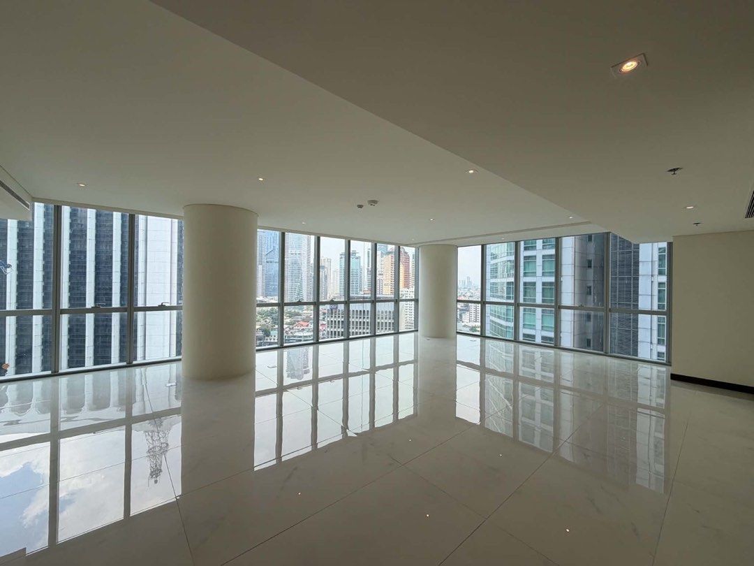 PARK CENTRAL TOWER NORTH TOWER (Category: Apartments & Condos) located in Makati City. Submitted by annaleelim (Listing ID 1469419948, Image 1). Description: ✅RE/MAX UNLIMITED LISTINGS ✅FOR LEASE ✅PARK CENTRAL - NORTH TOWER 3BR NEW IN THE MARKET!!! - 3BR Glass Suite Corner - 243sqm - Facing Makati Skyline - Located on Sky Terrace One together with the Fitness Gym, Studio and Outdoor Lounge - Comes with 3 Parking Slots Lease Rate: 380K per month i