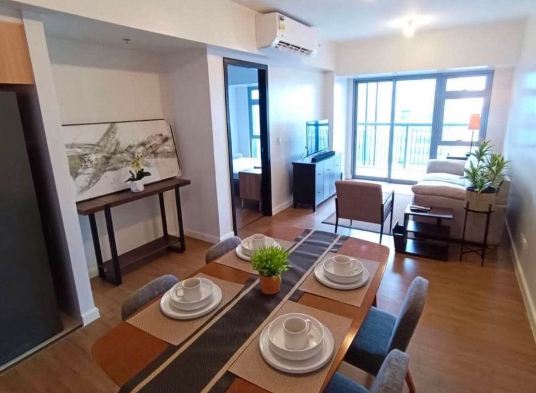 PARK TRIANGLE RESIDENCES 1BR (Category: Apartments & Condos) located in Caloocan City. Submitted by aysalpha01 (Listing ID 1469413274, Image 2). Description: PARK TRIANGLE RESIDENCES 1BR with balcony high floor 60sqm fully furnished 1parking slot no pets 75k.
