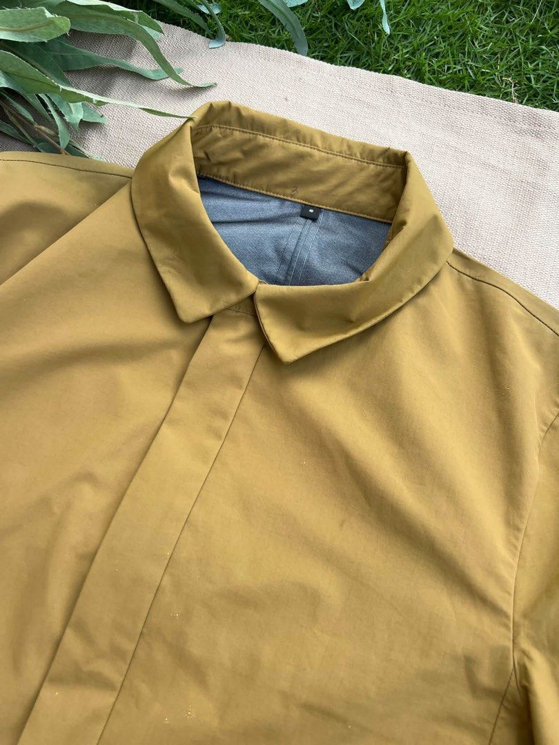 Parka Jacket with double zipper ~ UNISEX (Category: Coats, Jackets and Outerwear) located in Pili. Submitted by thankyounext_bicol (Listing ID 1469497736, Image 2). Description: Waterproof & like-new 💛 Unisex Shipping via j&t.