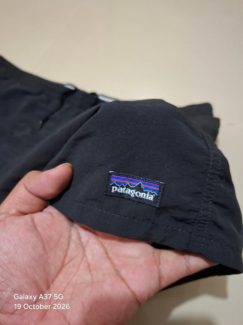 Patagonia Men's Baggies short (Category: Activewear) located in Tagum. Submitted by tgm2023 (Listing ID 1469556287, Image 3). Description: Patagonia Men's Baggies Excellent condition Waist 36-38 Length 15 Size XL on tag With 2 hand pockets With drawcord Nylon fabric 🏷️400.⁰⁰.