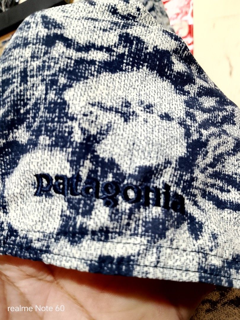 Patagonia Men's Wavefarer Board Short (Category: Activewear) located in Tagum. Submitted by tgm2023 (Listing ID 1469555049, Image 3). Description: Patagonia Men's Wavefarer Board Short Excellent condition Waist 34-36 Length 21 Size 34 on tag Nylon fabric ✅ With Zippered pocket ✅ With drawcord ✅ 🏷️580.⁰⁰.