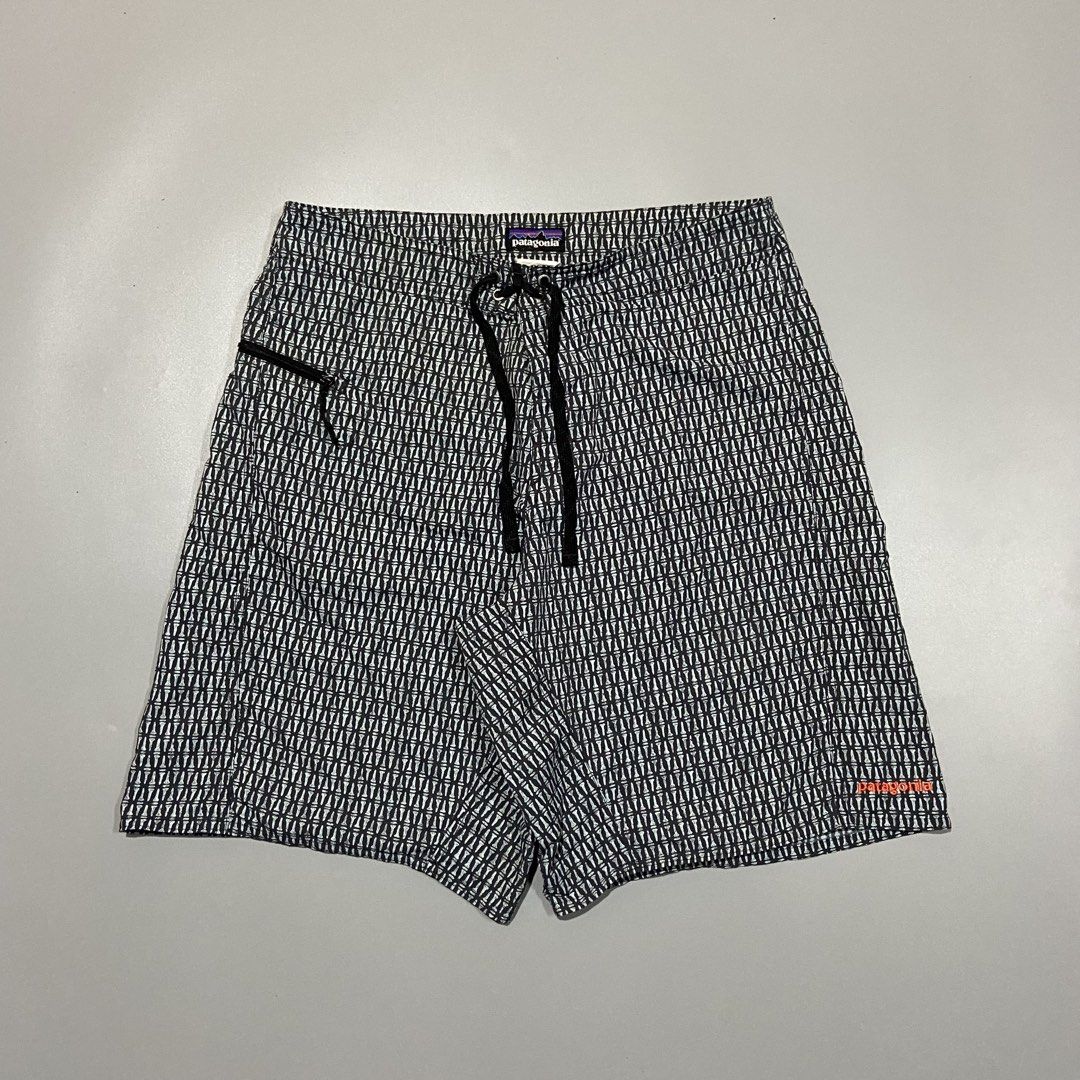 Patagonia Wavefair Boardshort AOP (Category: Swim Trunks & Board Shorts) located in Cebu City. Submitted by johngregmoldez03 (Listing ID 1469428008, Image 2). Description: Patagonia Wavefair Boardshort Size: 32 on tag Dimension: 32-34 Waist / 21 Length Color Rate: 10/10 Excellent Condition - Need Wash 750 Shipped📩.
