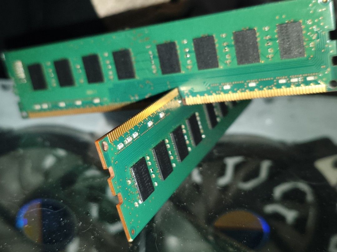PC 2x4GB DDR3 1600MHz RAM (Category: Computer Parts) located in Teresa. Submitted by damiantob (Listing ID 1469480438, Image 1). Description: - Capacity: 8GB total (2x4) - Speed: 1600MHz - Standard green PCB - Condition: Pulled from working setup, tested and 100% working from picture - Compatibility: DDR3.