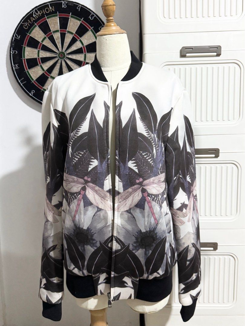 Peace Bird Floral Jacket (Category: Coats, Jackets and Outerwear) located in Manila. Submitted by thechobecloset (Listing ID 1469525075, Image 1). Description: FIX PRICE Size: M Pre-Loved .