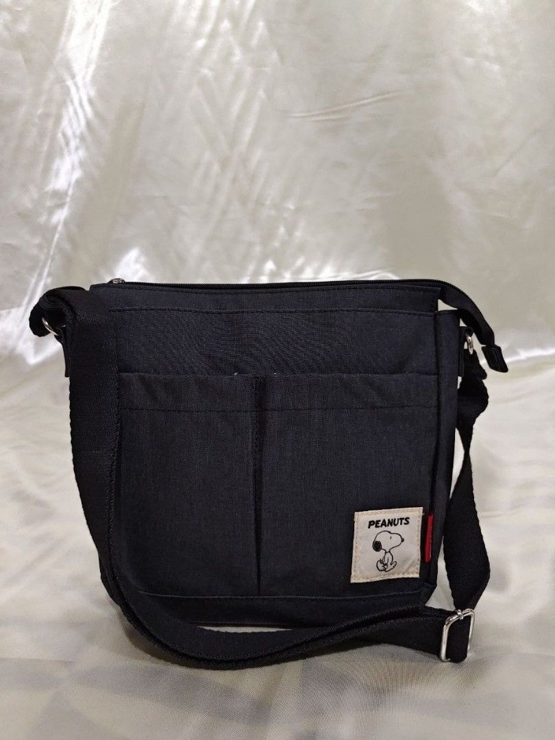 PEANUT SLING BAG 11/9" (Category: Cross-body Bags) located in Gamu. Submitted by 2022bagsbunny (Listing ID 1469401913, Image 1). Description: .