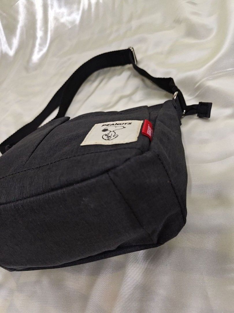 PEANUT SLING BAG 11/9" (Category: Cross-body Bags) located in Gamu. Submitted by 2022bagsbunny (Listing ID 1469401913, Image 2). Description: .