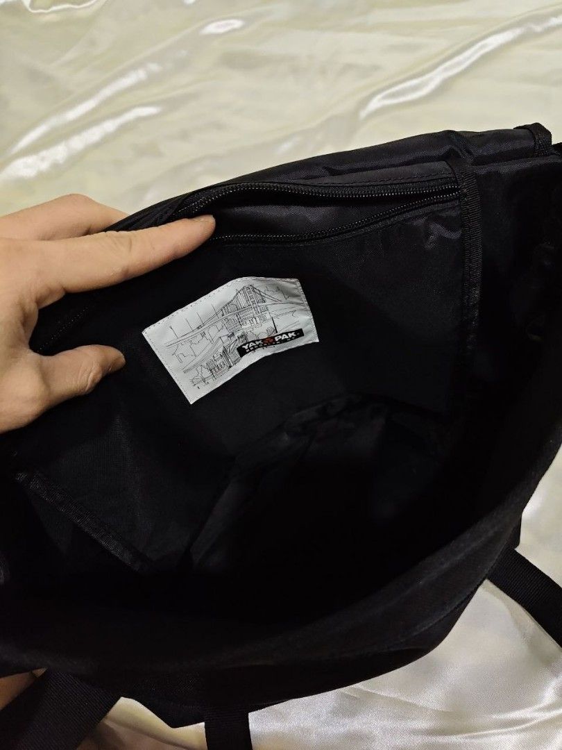 PEANUT SLING BAG 15/10" (Category: Cross-body Bags) located in Gamu. Submitted by 2022bagsbunny (Listing ID 1469400745, Image 3). Description: .