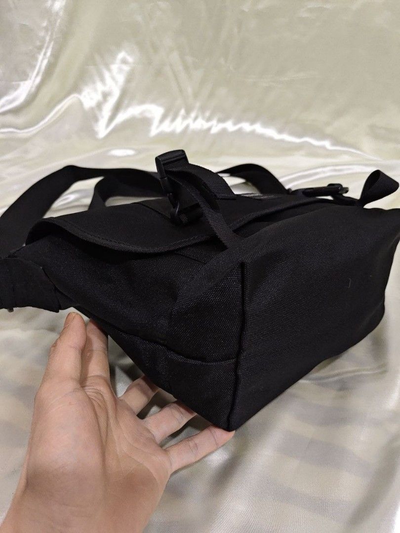 PEANUT SLING BAG 15/10" (Category: Cross-body Bags) located in Gamu. Submitted by 2022bagsbunny (Listing ID 1469400745, Image 2). Description: .