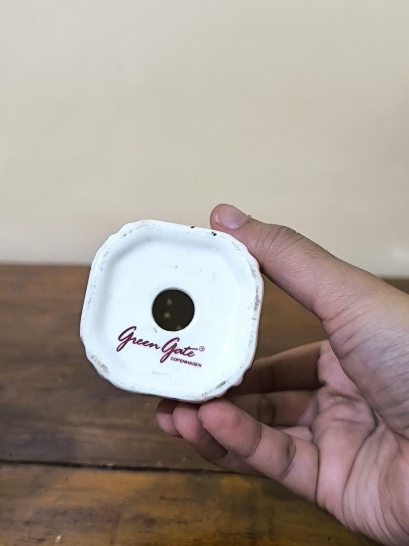 Pepper Shaker (Category: Coffee & Tea Tableware) located in Pangil. Submitted by kopee_matcha (Listing ID 1469500111, Image 3). Description: Price : 80 walang stopper Comment: Mine/ M CLAIMING RULES • Strictly 2-day reservation only. Payment must be completed within 48 hours, otherwise the order will be forfeited and offered to the next miner. • No deleting/editing of "MINE" comments. •3+ items: Large pouch or box packaging only. Please manage yo