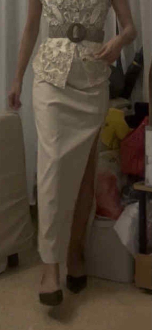 PETITE FOLD PLEATED THIGH SKIRT (Category: Skirts) located in Paranaque City. Submitted by marengkondo23 (Listing ID 1469443732, Image 3). Description: - Color: Clean neutral cream Sleek FITS XS TO SMALL.