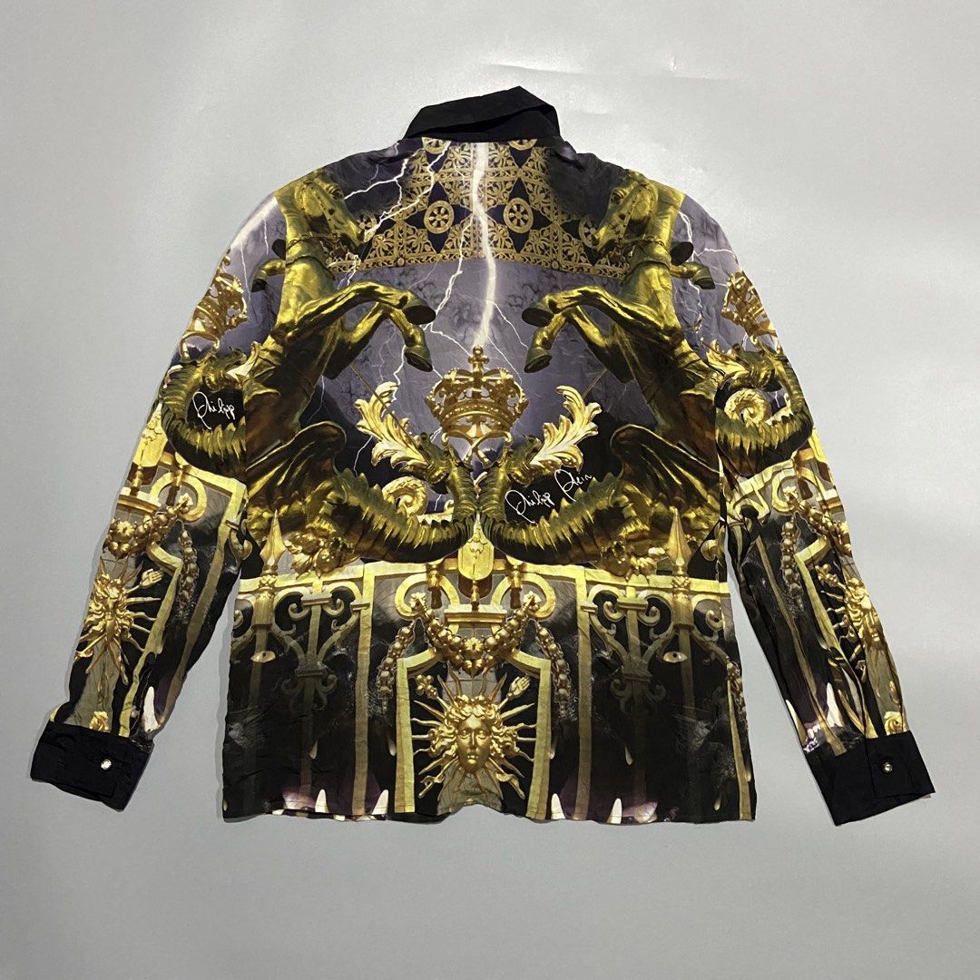 Philipp Plein Couture Pre-Fall 2014/15 Button Down (Category: Tshirts & Polo Shirts ) located in Cebu City. Submitted by johngregmoldez03 (Listing ID 1469483987, Image 2). Description: Philipp Plein Couture Pre-Fall 2014/15 Button Down Size: Medium on tag Dimension: 19.5 Width / 27 Length Color Rate: 10/10 Excellent to New Need Wash Only - 95% Silk Chiffon - 5% Elasthan Pm📩.