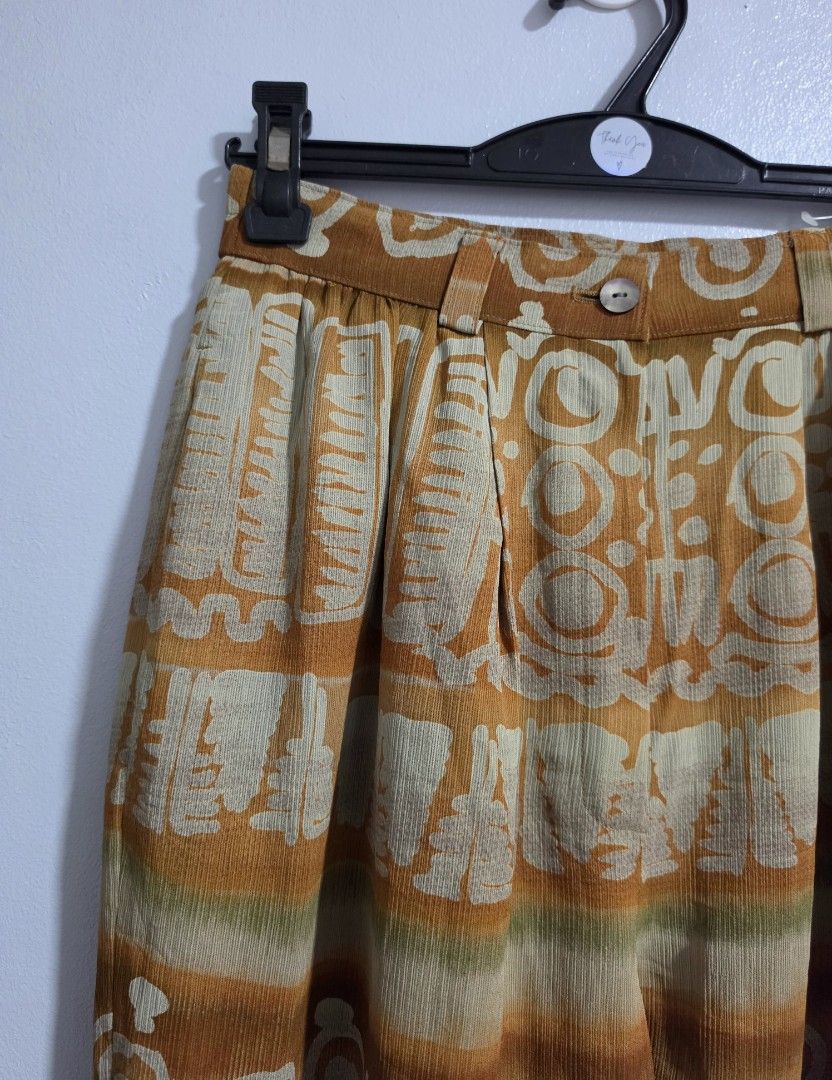 Più costare Patterned High-Waist Trousers (Category: Jeans) located in Paranaque City. Submitted by franinnashop (Listing ID 1469478926, Image 3). Description: Declutter - Style: High-waist, relaxed wide-leg trousers - Design: Striking orange and beige pattern - Features: Functional side pockets, belt loops, and front button closure - Waist: 24-26 inches - Hips: 42 inches - Length: 40 inches - Inseam: 28 inches - Condition: Excellent, ready to we