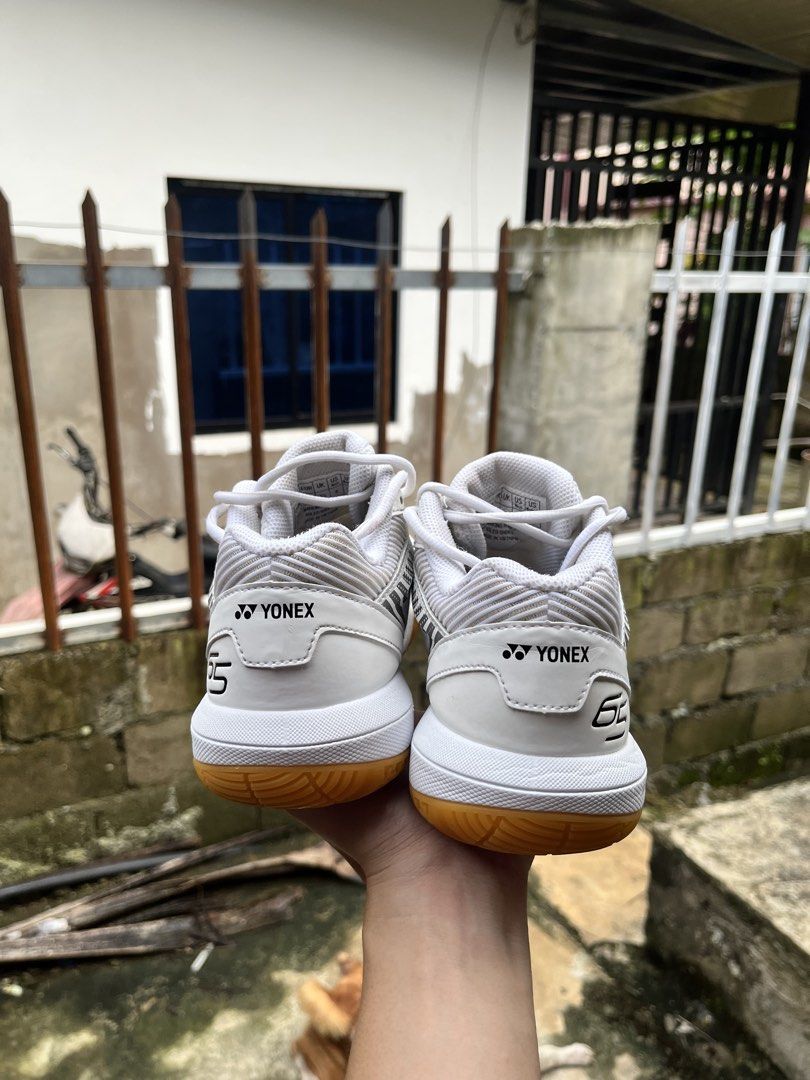 pickle/badminton shoes (Category: Sneakers) located in Molave. Submitted by bronzokiks (Listing ID 1469474178, Image 2). Description: good as new excellent condition size euro 38 free shipping na🛳️❗️.