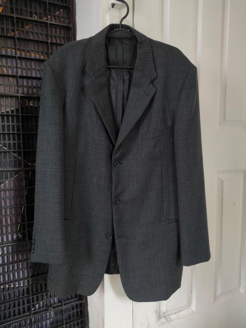 Pierre Cardin Wool Blazer - Large (Category: Coats, Jackets and Outerwear) located in Dasmarinas. Submitted by jethroespinosa (Listing ID 1469446311, Image 1). Description: Size in inches: 23 width 33 length No issues or alterations Loc: Dasma Cavite MOP: Gcash.