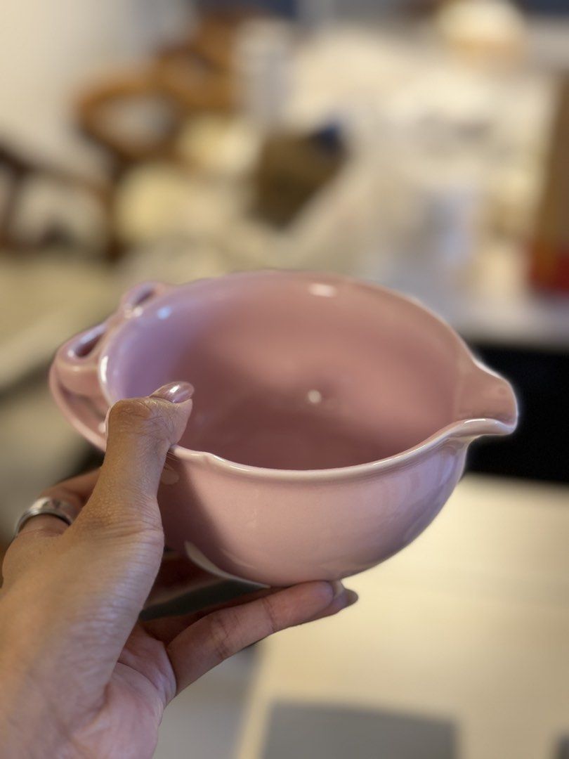 Pink Ceramic Pouring Bowl with Ribbon Handle (Category: Vases & Decorative Bowls) located in Quezon City. Submitted by pure.alexandra (Listing ID 1469530726, Image 2). Description: A cute pastel pink ceramic bowl with a unique ribbon-shaped handle and a pouring spout. Perfect for whisking matcha, preparing your favorite drinks, or adding a touch of sweetness to your matcha setup. 💗🍵 ✨ Glossy ceramic finish 🎀 Unique ribbon handle design 🍵 Perf
